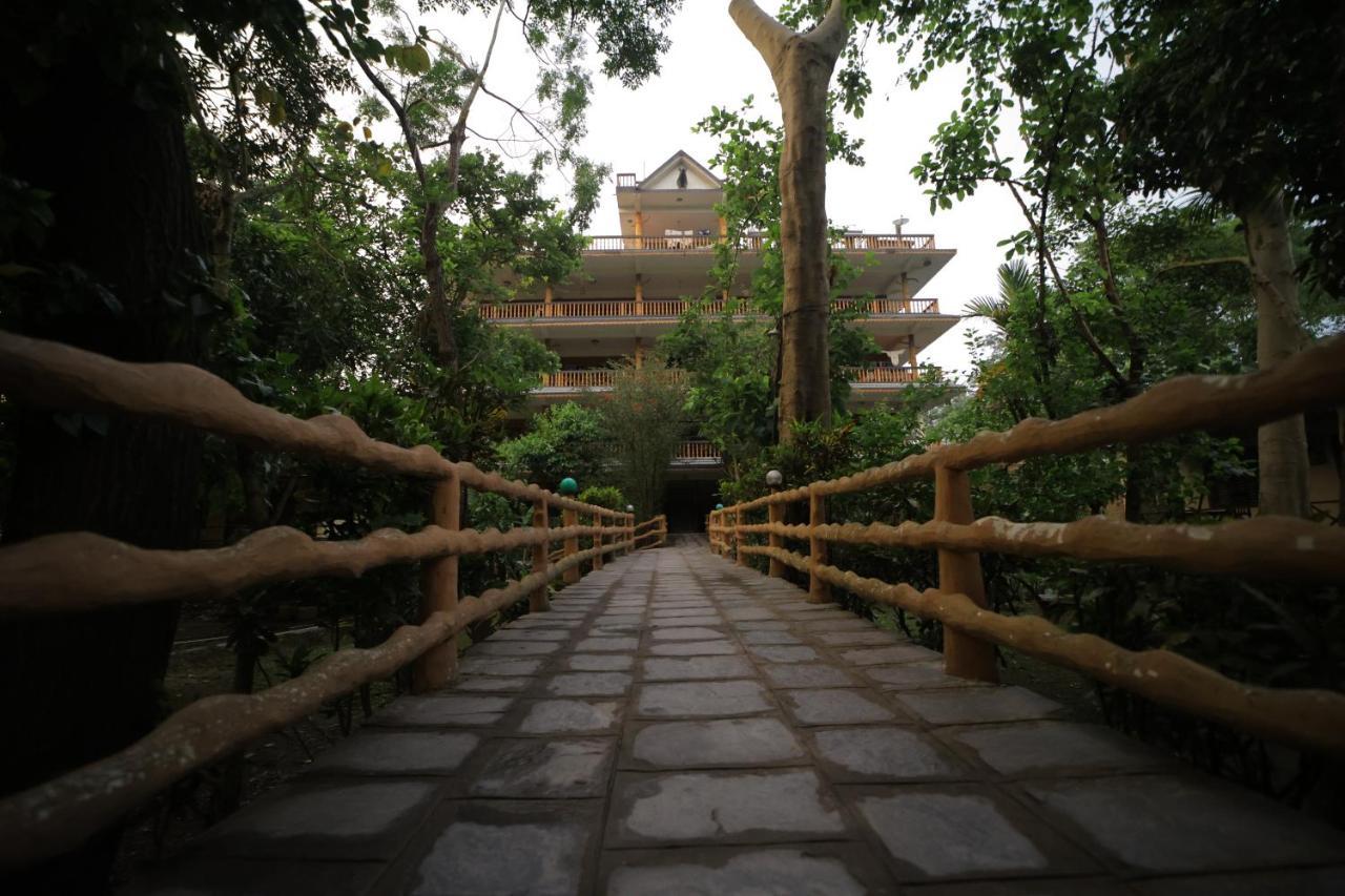 Chitwan Gaida Lodge - Animal Lovers & Birdwatchers Paradise 사우라하 외부 사진