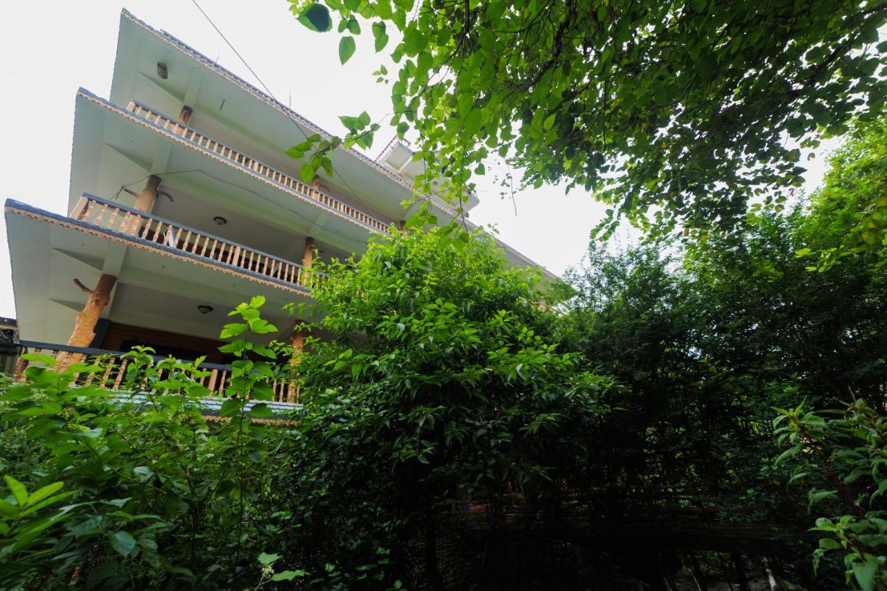 Chitwan Gaida Lodge - Animal Lovers & Birdwatchers Paradise 사우라하 외부 사진
