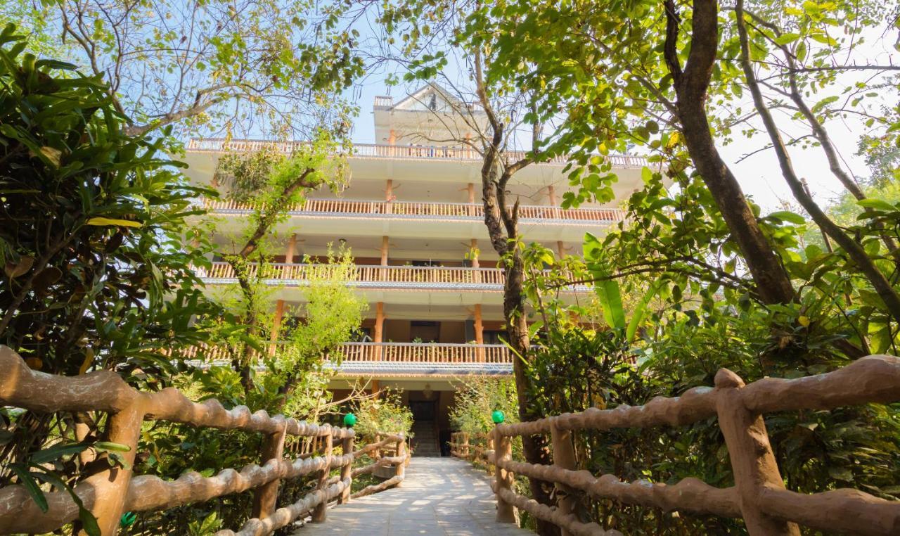 Chitwan Gaida Lodge - Animal Lovers & Birdwatchers Paradise 사우라하 외부 사진