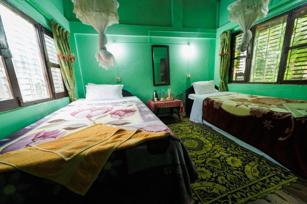 Chitwan Gaida Lodge - Animal Lovers & Birdwatchers Paradise 사우라하 외부 사진