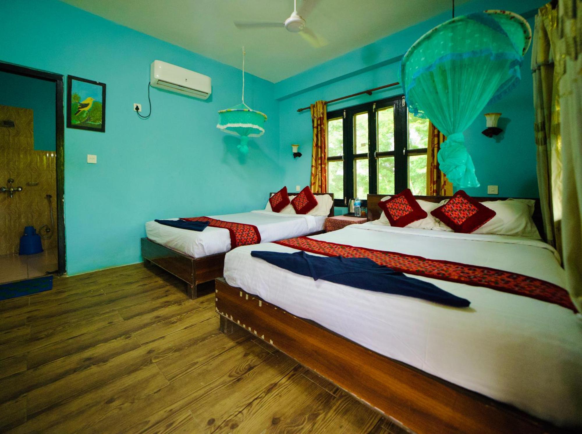 Chitwan Gaida Lodge - Animal Lovers & Birdwatchers Paradise 사우라하 외부 사진