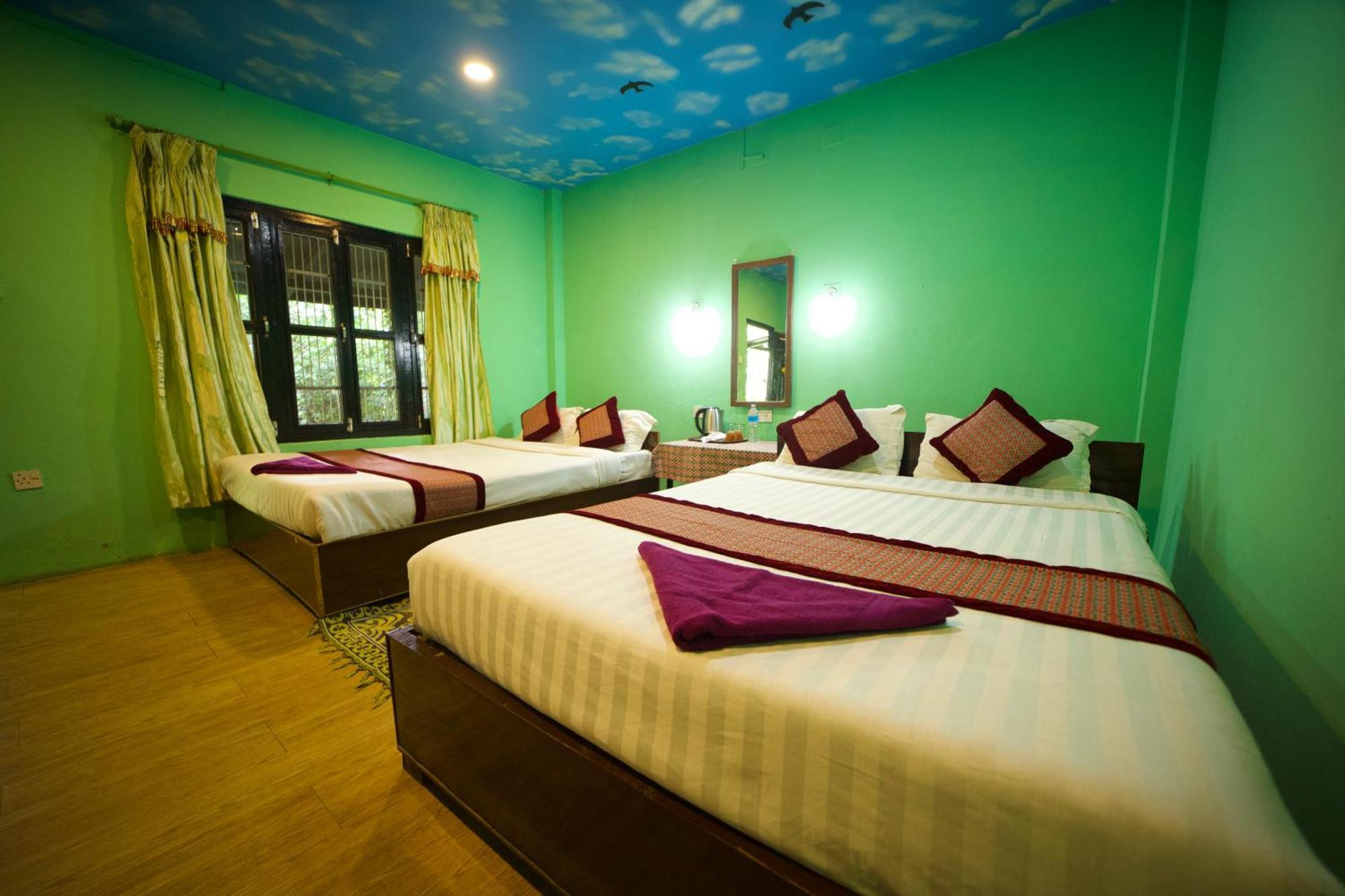 Chitwan Gaida Lodge - Animal Lovers & Birdwatchers Paradise 사우라하 외부 사진