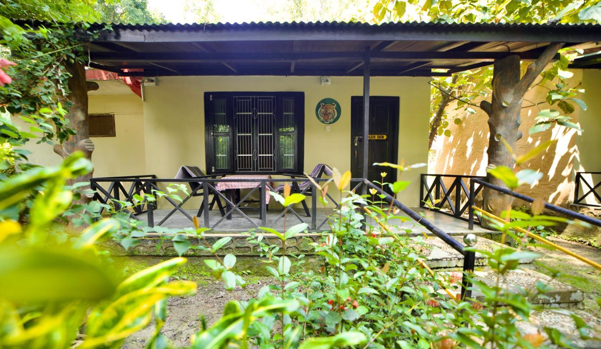 Chitwan Gaida Lodge - Animal Lovers & Birdwatchers Paradise 사우라하 외부 사진