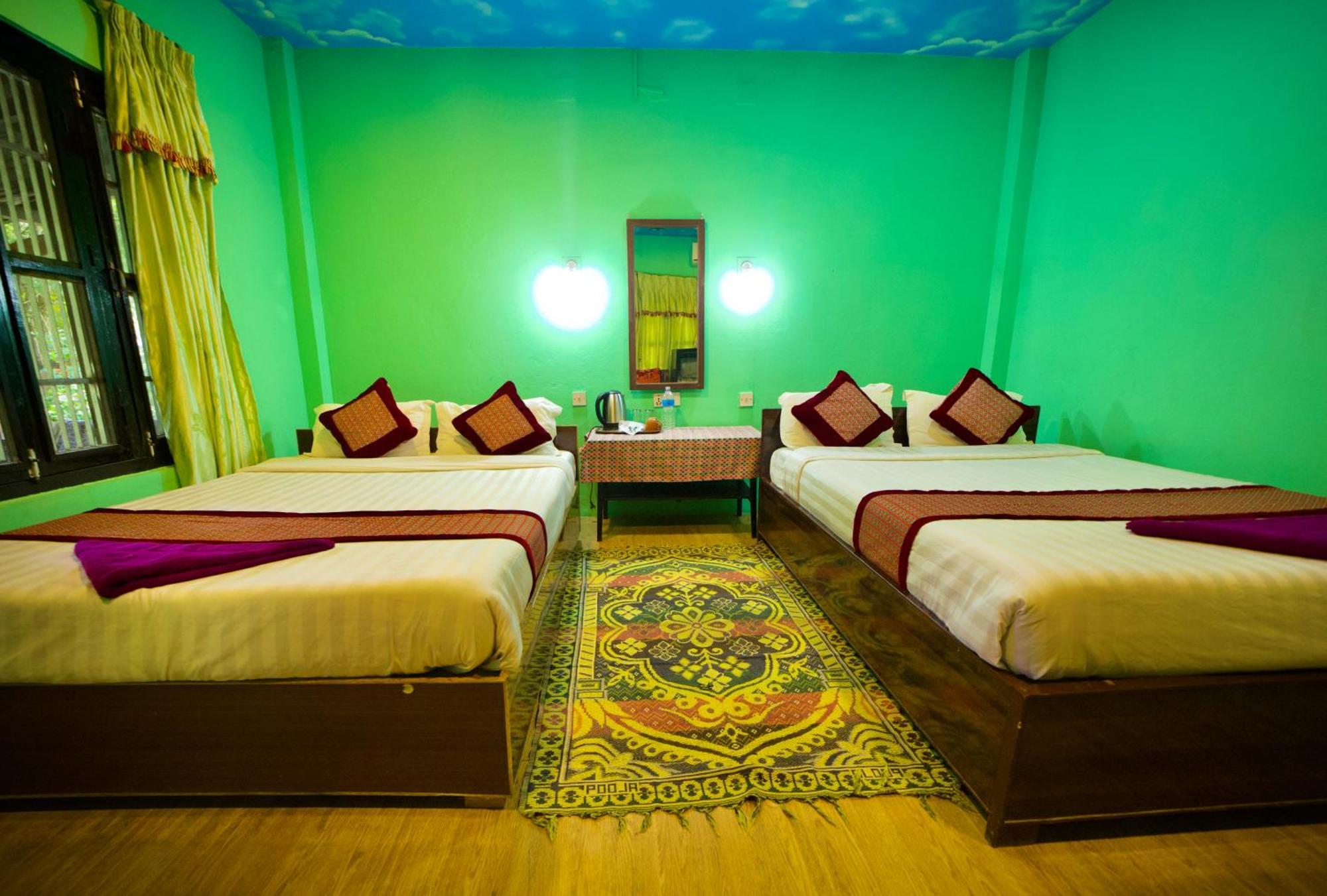 Chitwan Gaida Lodge - Animal Lovers & Birdwatchers Paradise 사우라하 외부 사진