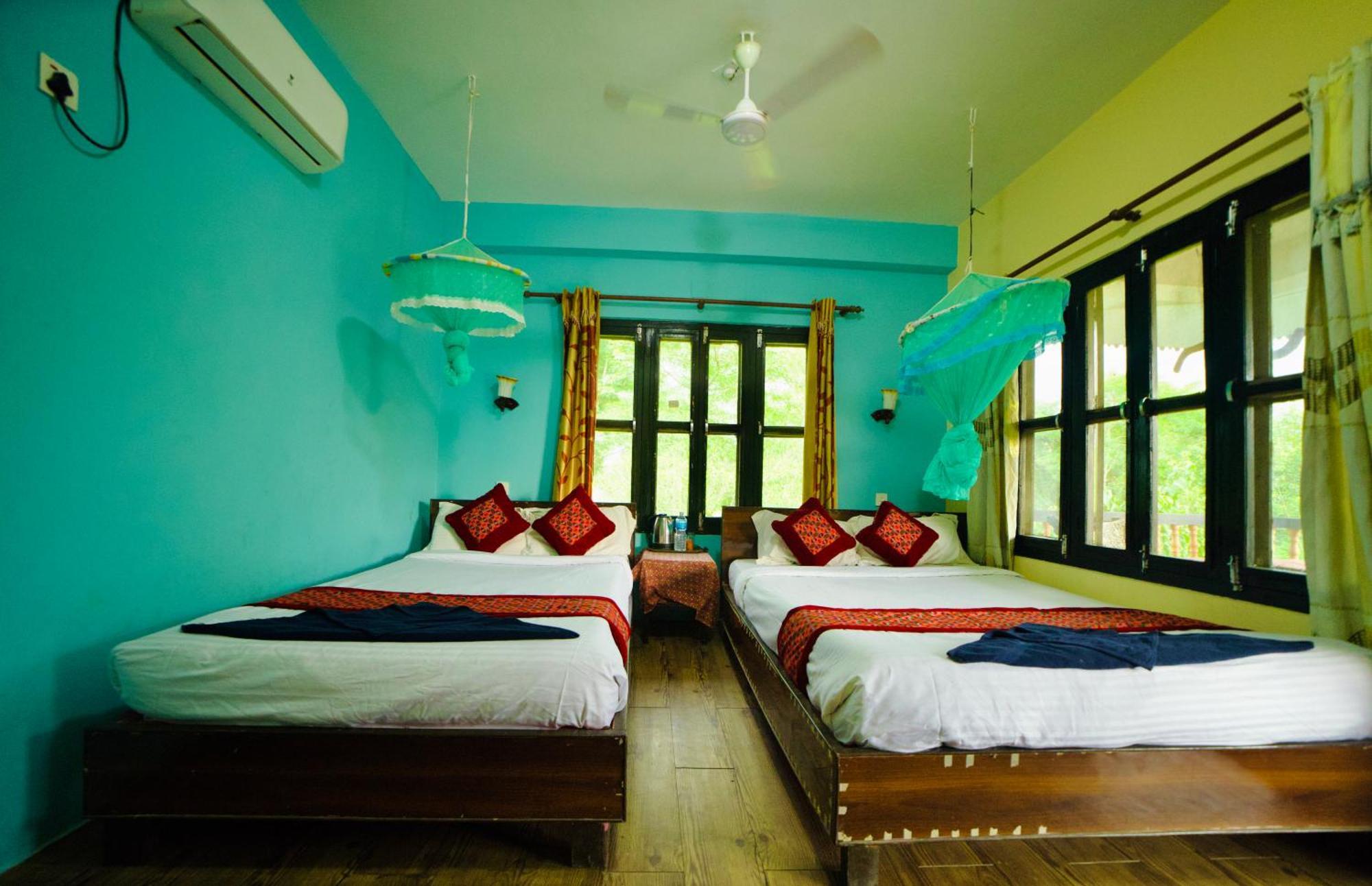 Chitwan Gaida Lodge - Animal Lovers & Birdwatchers Paradise 사우라하 외부 사진