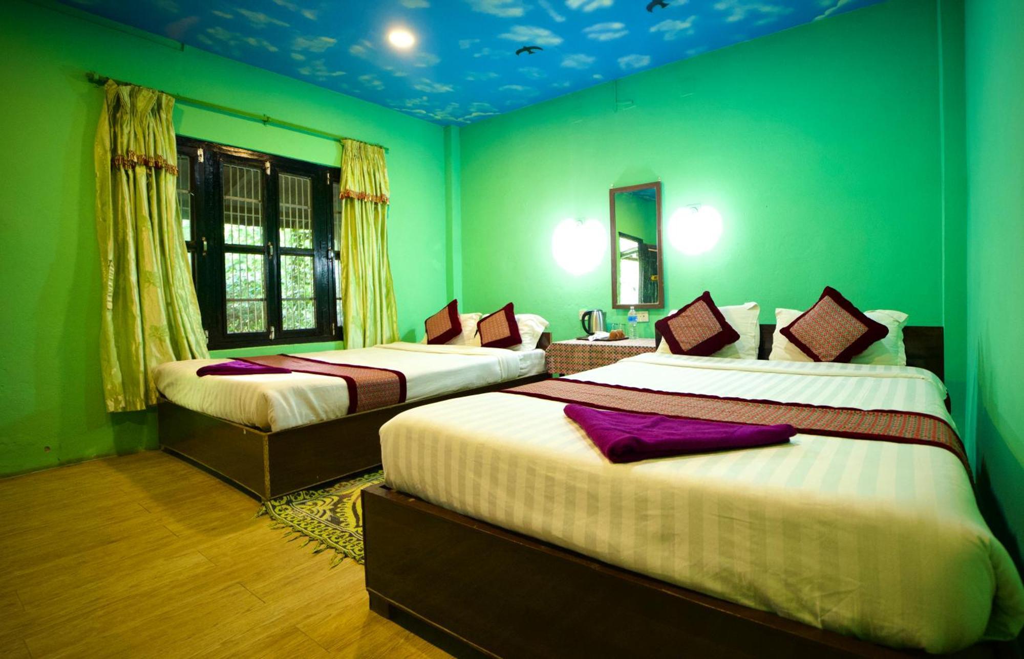 Chitwan Gaida Lodge - Animal Lovers & Birdwatchers Paradise 사우라하 외부 사진