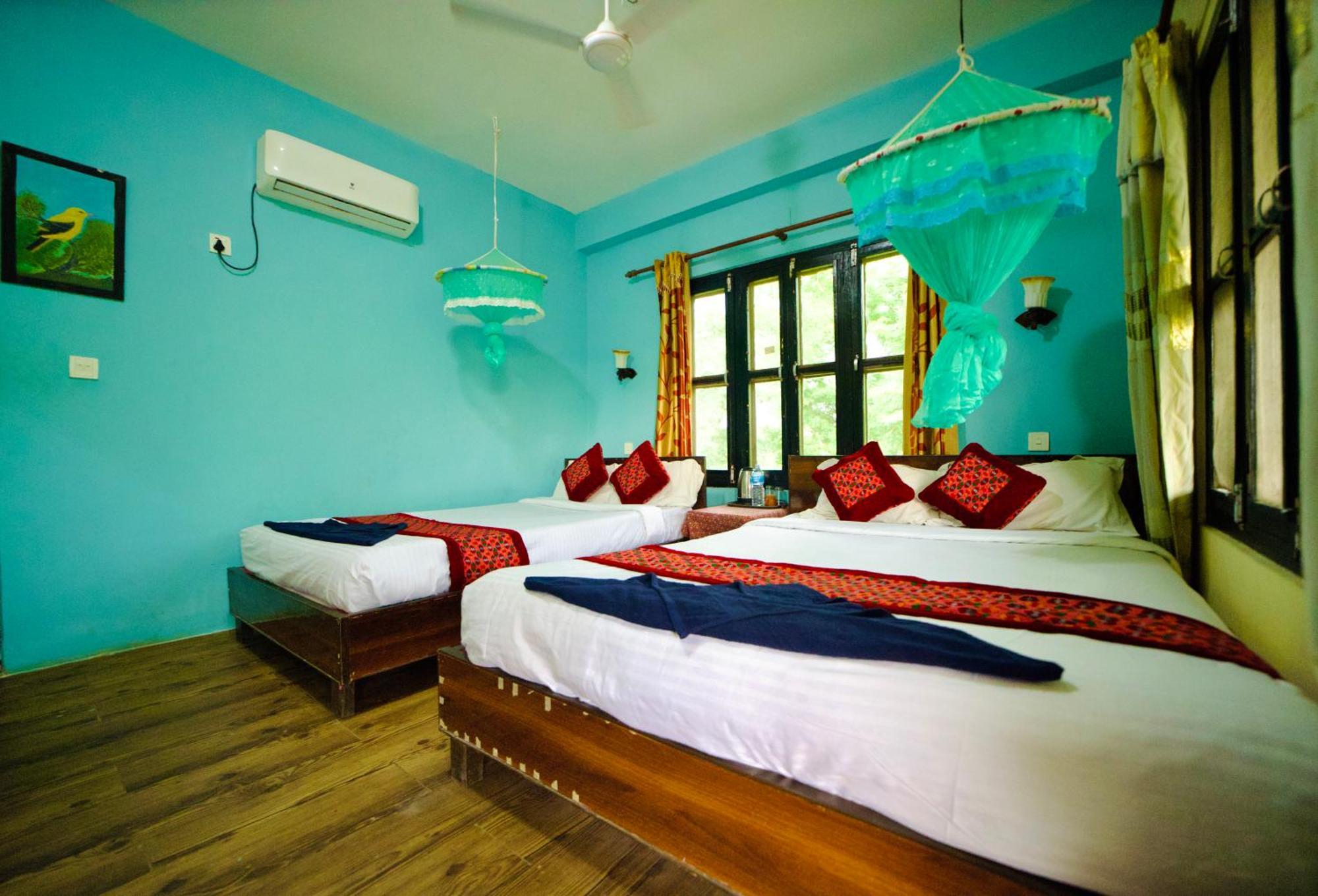 Chitwan Gaida Lodge - Animal Lovers & Birdwatchers Paradise 사우라하 외부 사진