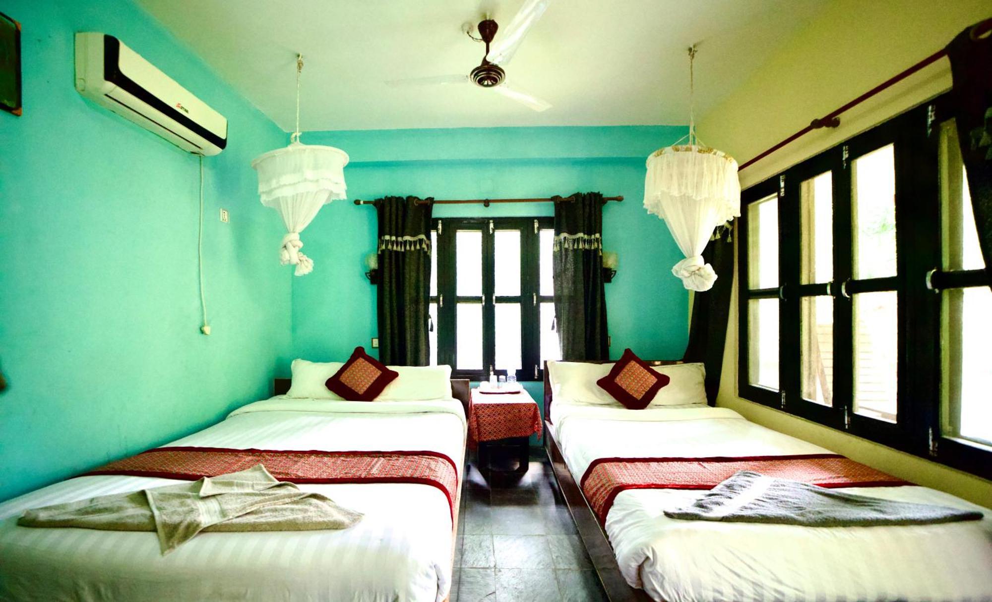 Chitwan Gaida Lodge - Animal Lovers & Birdwatchers Paradise 사우라하 외부 사진