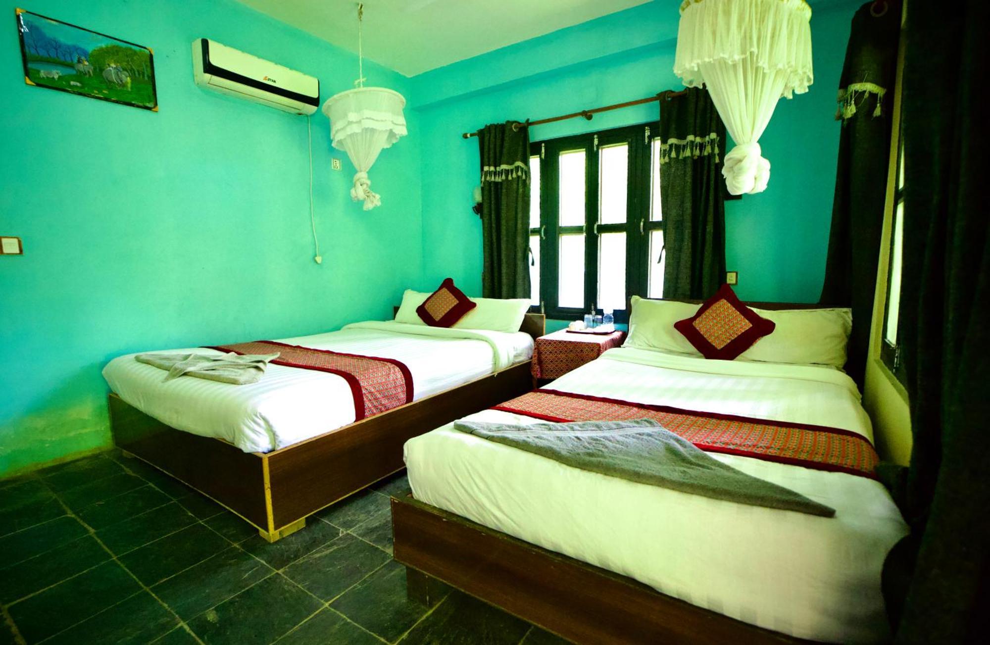 Chitwan Gaida Lodge - Animal Lovers & Birdwatchers Paradise 사우라하 외부 사진