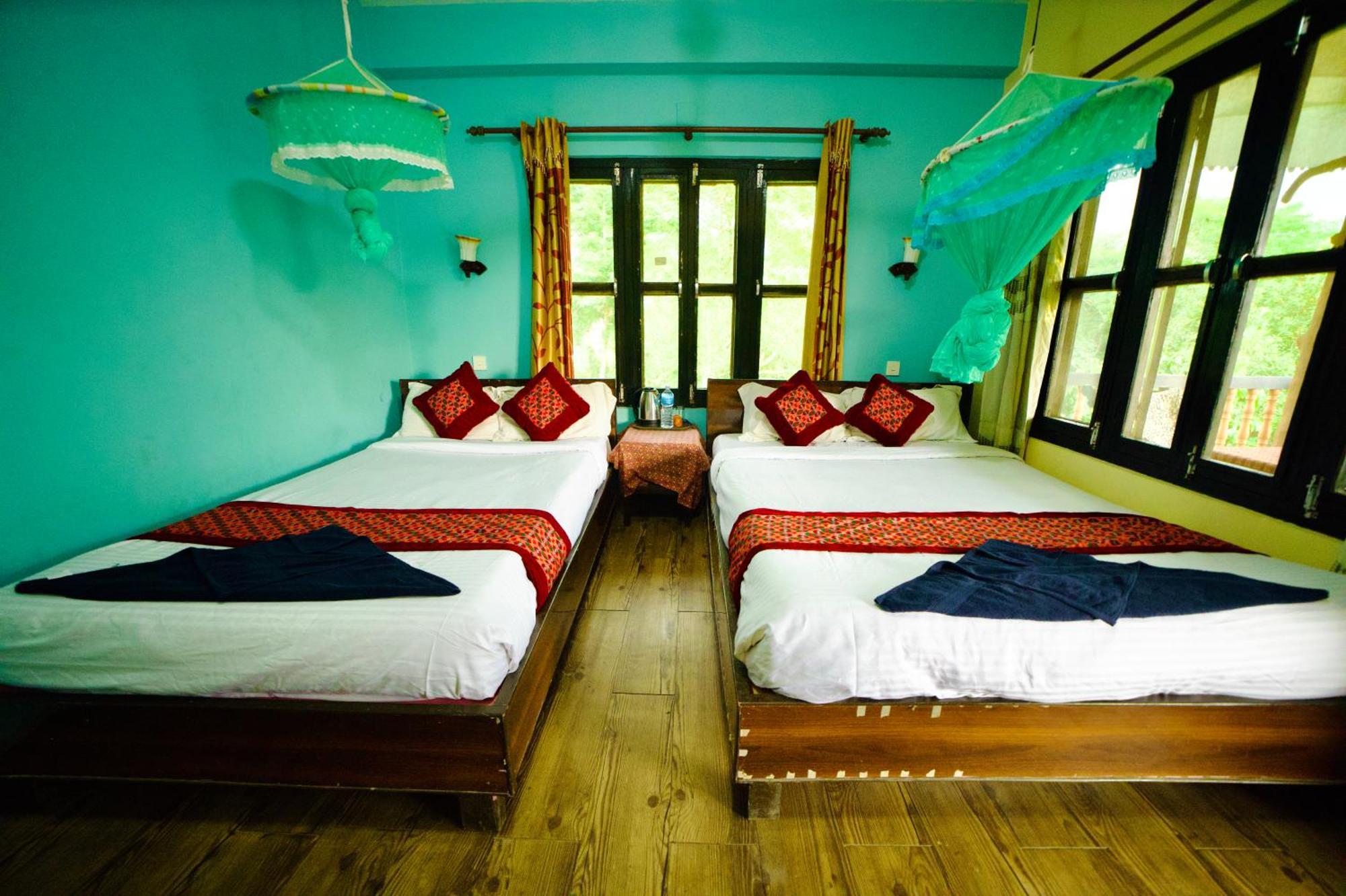 Chitwan Gaida Lodge - Animal Lovers & Birdwatchers Paradise 사우라하 외부 사진