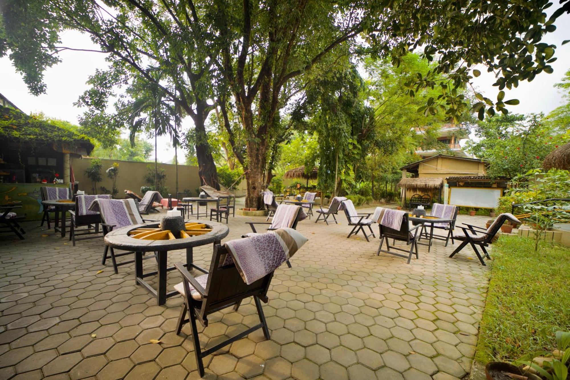 Chitwan Gaida Lodge - Animal Lovers & Birdwatchers Paradise 사우라하 외부 사진