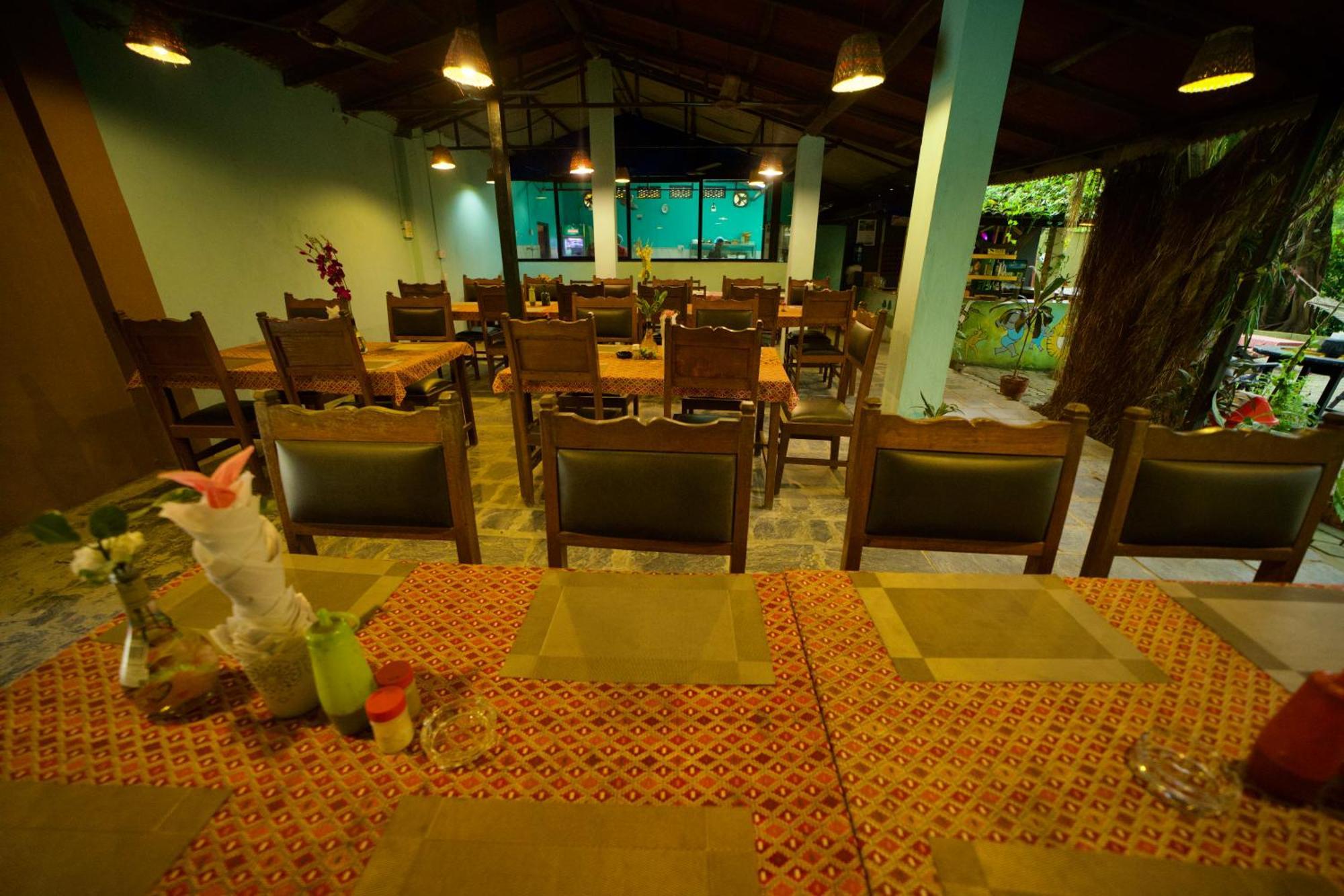 Chitwan Gaida Lodge - Animal Lovers & Birdwatchers Paradise 사우라하 외부 사진