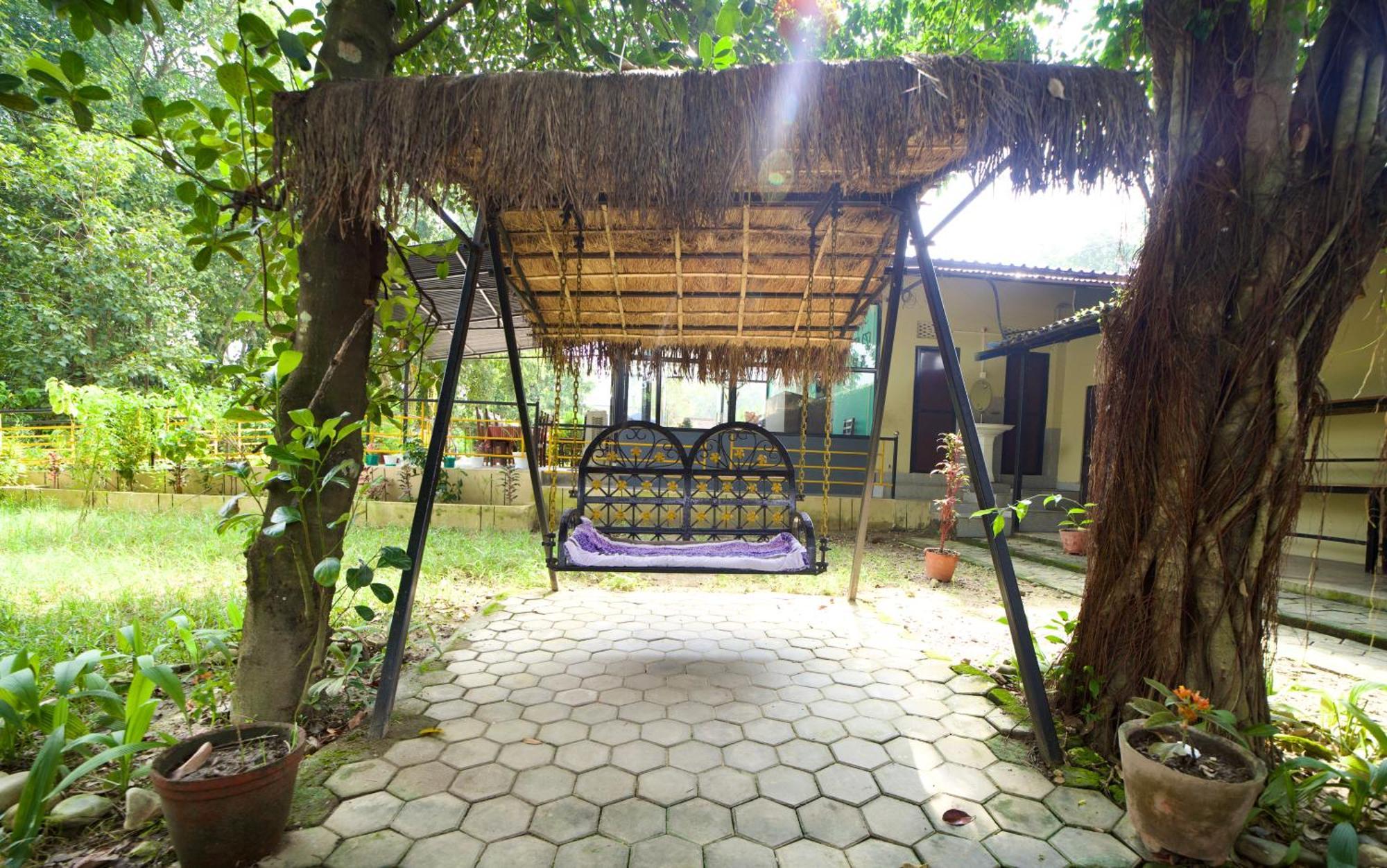 Chitwan Gaida Lodge - Animal Lovers & Birdwatchers Paradise 사우라하 외부 사진