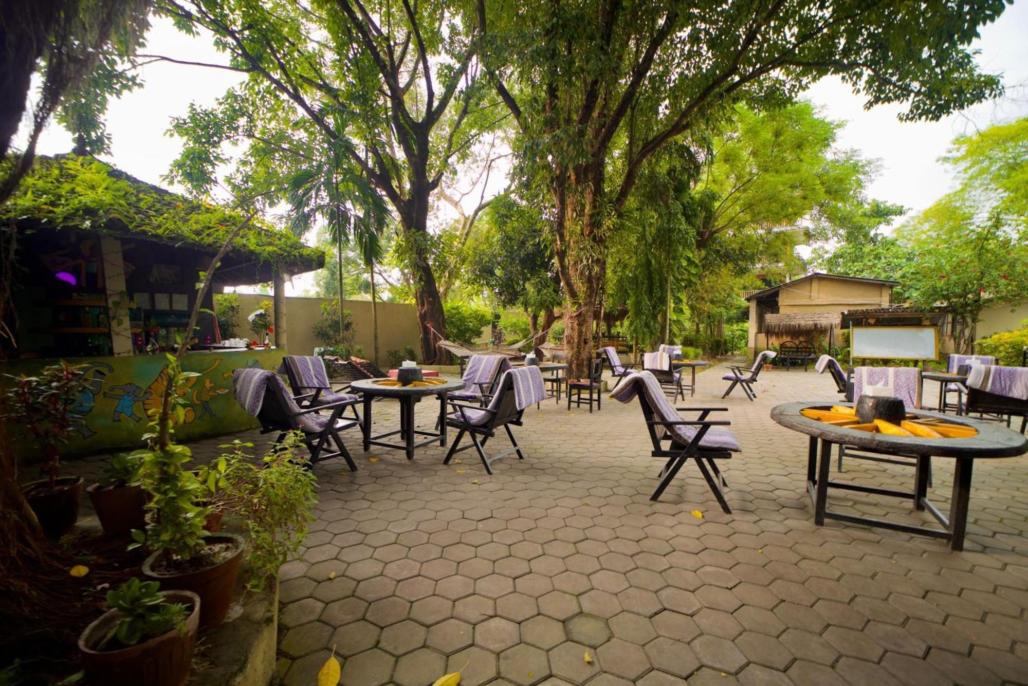 Chitwan Gaida Lodge - Animal Lovers & Birdwatchers Paradise 사우라하 외부 사진